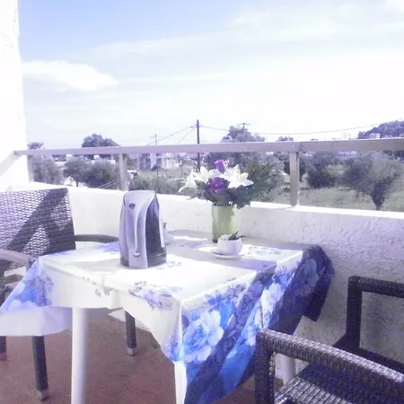 מלון דירות Tassos 2*