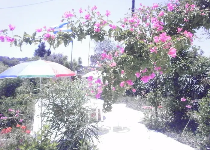 Tassos شقة فندقية 2*